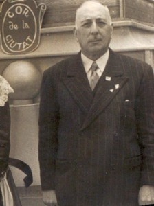  EN RECUERDO Y HOMENAJE A LOS QUE YA NO ESTÁN. 

Si pones en  GOOGLE    PASAPORTES EN LA MEMORIA   da 71