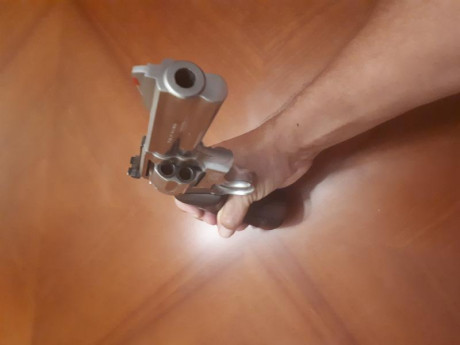 Vendo este revolver Smith and Wesson 357 Magnum lo he adquirido recientemente en un cambio está en óptimas 02