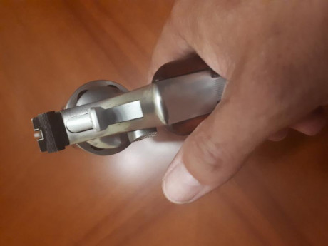 Vendo este revolver Smith and Wesson 357 Magnum lo he adquirido recientemente en un cambio está en óptimas 10