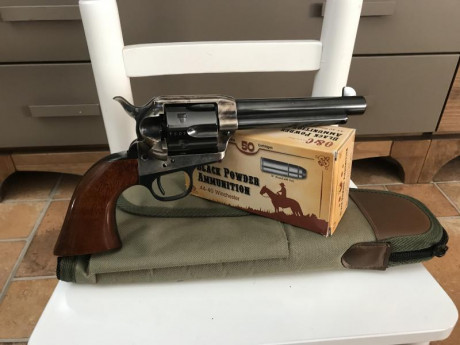 Hola, vendo revólver Uberti, nunca ha disparado, lo compre por capricho, lo he tenido como artículo de 02