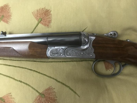 Hola, vendo rifle sabatti Classic safari, calibre 9,3 x 74, he disparado una caja de balas con el, esta 01