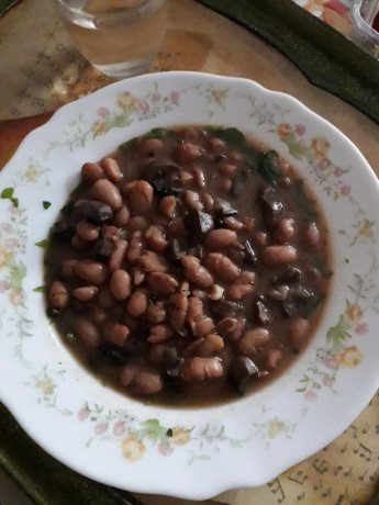 Hoy para comer acelgas hervidas y chuletón de vaca gallega vieja con seis semanas de maduración en cámara 70