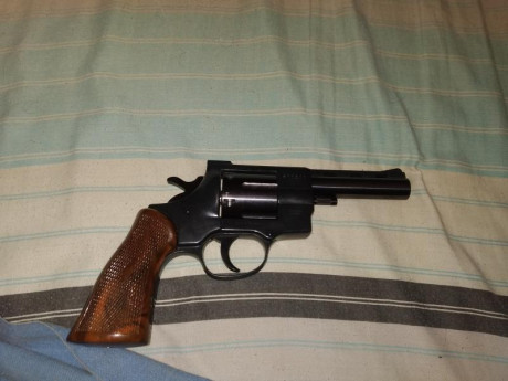 vendido,.....mpecable,se vende por cese de actividad en tiro
Solo ha disparado 10 balas suelo utilizar 02