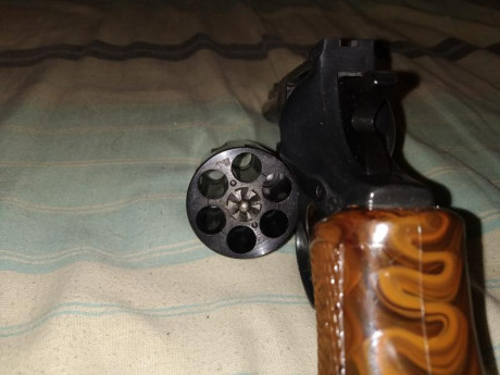 vendido,.....mpecable,se vende por cese de actividad en tiro
Solo ha disparado 10 balas suelo utilizar 01