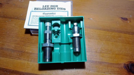 Vendo un juego de dies Lee Precision modelo RGB para el calibre 8x57 IS Mauser. Solo he recargado unos 00