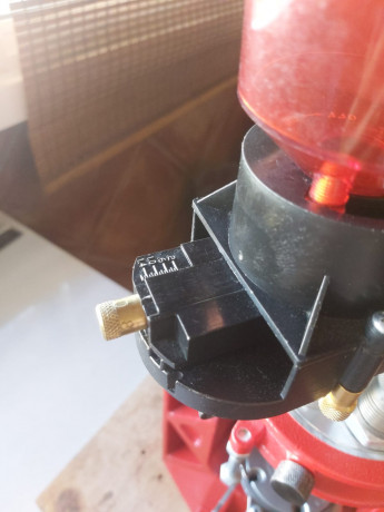 Pongo a la venta una LOAD MASTER de Lee tal y como viene de fábrica y lista para usar para el 9mm.
Como 11