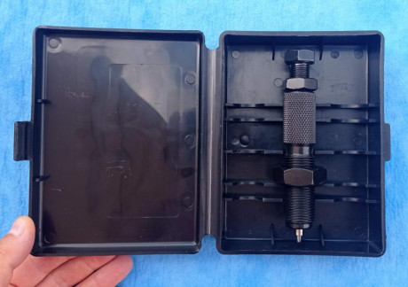 Buenas. 
Vendo die BT-Sniper, CH swage para calibre .40 en prefecto estado.
Precio 120€ incluidos gastos 02