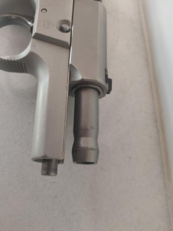 Por motivos profesionales me veo obligado a cambiar de arma, la vendo con dos cargadores, regalo dos fundas 00