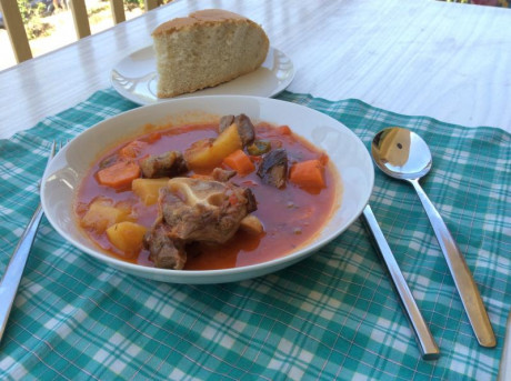 Hoy para comer acelgas hervidas y chuletón de vaca gallega vieja con seis semanas de maduración en cámara 51