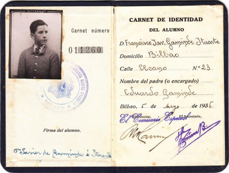  EN RECUERDO Y HOMENAJE A LOS QUE YA NO ESTÁN. 

Si pones en  GOOGLE    PASAPORTES EN LA MEMORIA   da 121