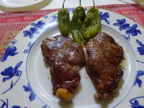 Hoy para comer acelgas hervidas y chuletón de vaca gallega vieja con seis semanas de maduración en cámara 172