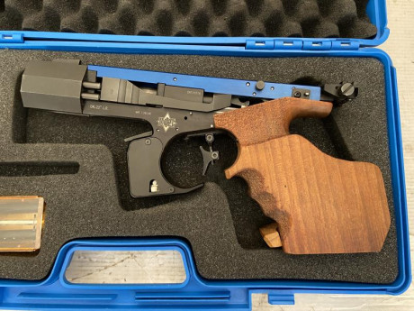 Un compañero del club vende una Matchguns MG2E RF en muy buen estado. Funciona perfectamente, tiene cacha 01