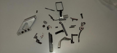 Un amigo me ha pedido que le anuncie esto. si a alguien le interesa, el material está en buenas condiciones, 00