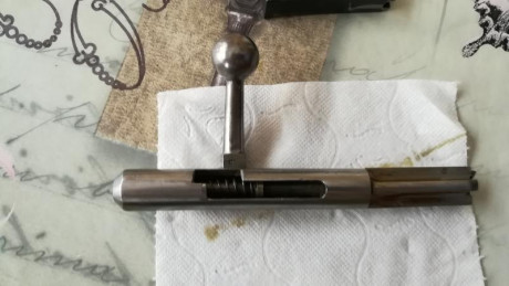 Carabina calibre 22lr, de cerrojo bastante precisa Onena modelo 500.
Va con 2 cargadores, de 5 y 10.
En 21
