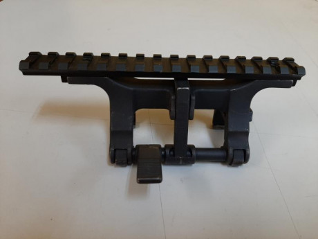 :papa: Vendo una montura para visor de cetme c.
Precio 60€ , envio a península incluido. 
Cualquier duda 01