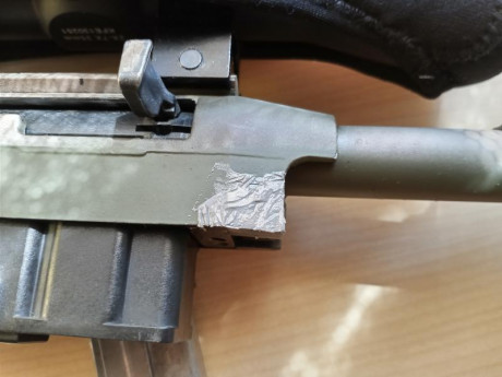 Hola, adjunto foto de una carabina Remington 597 del 22, el sistema de fijación del cañón es peculiar 110