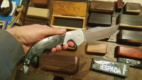 Vendo navaja cold steel espada large .. Nueva de colección en exposición ... Con sus plásticos , su caja 21