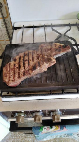 Hoy para comer acelgas hervidas y chuletón de vaca gallega vieja con seis semanas de maduración en cámara 71