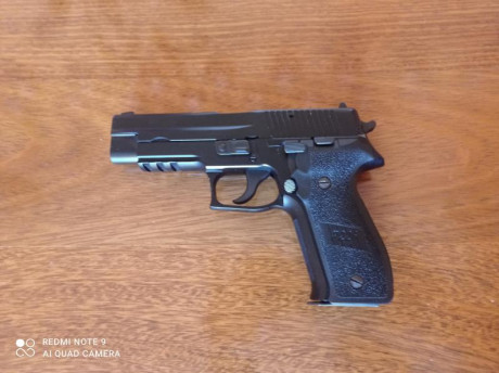 Vendo Sig Sauer p226 en perfecto estado de funcionamiento y poco uso, maletín y dos cargadores, guiada 01