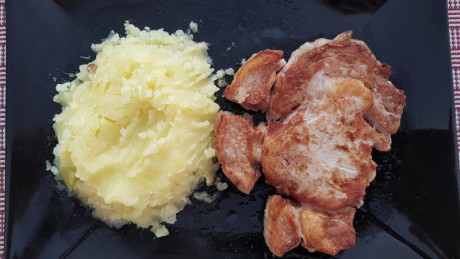 Hoy para comer acelgas hervidas y chuletón de vaca gallega vieja con seis semanas de maduración en cámara 00