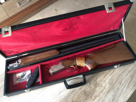 Vendo una Beretta 686 Silver Pigeon modelo TRAP. Con 76 cm. de cañón, 2 y 1 estrellas. Con culata regulable. 00