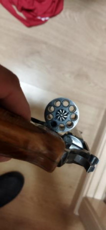 Revolver Astra modelo Cadix 6" cal.22 lr. 
Guiado en F
Perfecto estado
Está en Madrid
Precio 150€
Atiendo 00