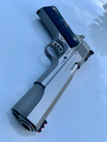 Vendo COLT GOLD CUP TROPHY, cal. 45 ACP, en estado de REESTRENO (no tiene la más mínima marca de uso).
Pistola 11