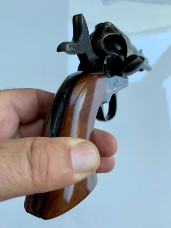 Vendo este Uberti, réplica del Colt SAA (1873), de 4" 3/4 pulgadas, calibre 45 Long Colt.
A penas 12