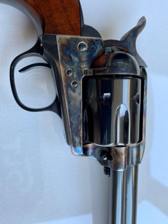 Vendo este Uberti, réplica del Colt SAA (1873), de 4" 3/4 pulgadas, calibre 45 Long Colt.
A penas 11