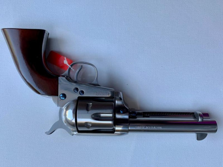 Vendo este Uberti, réplica del Colt SAA (1873), de 4" 3/4 pulgadas, calibre 45 Long Colt.
Edición 01