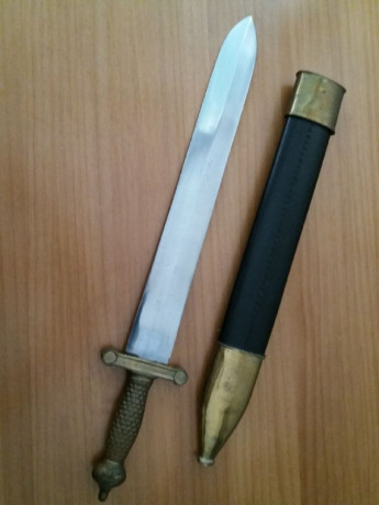 Pongo a la venta, por falta de espacio, esta réplica del  Machete-Espada Francés de Artillería , modelo 02