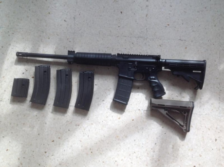 Un amigo vende este M&P 15 en calibre 300 Blackout prácticamente nuevo por 1400 €. 
El arma está en 00