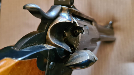 VENDIDO    Revolver Adler cal.44 200 euros, es una rareza, esta muy nuevo.  En Madrid, portes a parte. 01