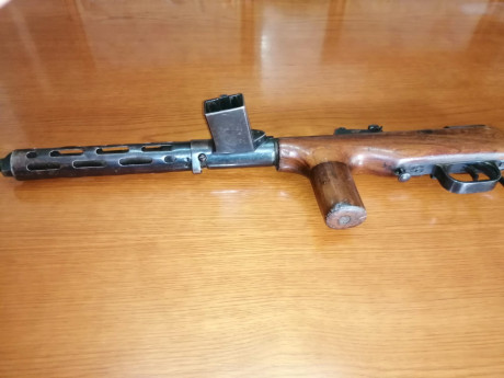 Se vende subfusil ERMA CORUÑA en libro de coleccionista...excelente estado de conservación....hay que 01