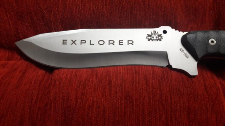 Vendo cuchillo cds explorer . No está usado y tiene su caja. Cachas micarta negra con separadores rojos. 00