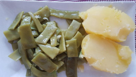 Hoy para comer acelgas hervidas y chuletón de vaca gallega vieja con seis semanas de maduración en cámara 120