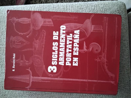 3 SIGLOS DE ARMAMENTO PORTATIL EN ESPAÑA
Historia y catalogación de las armas portátiles en España desde 00