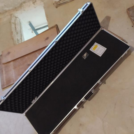 Buenos días, 

  VENDIDO!!!!....SE PUEDE CERRAR  

Se vende maleta rígida de aluminio HMF 14405-02 para 01