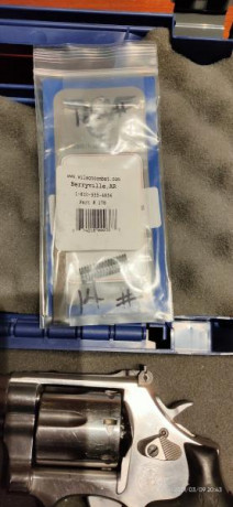 Vendo magnifico revolver S&W 620 con tambor de 7 tiros inox de 4" en perfecto estado, a tirado 01