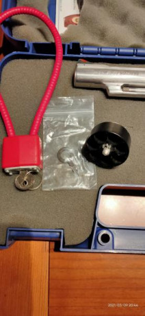 Vendo magnifico revolver S&W 620 con tambor de 7 tiros inox de 4" en perfecto estado, a tirado 00