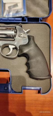 Vendo magnifico revolver S&W 620 con tambor de 7 tiros inox de 4" en perfecto estado, a tirado 12