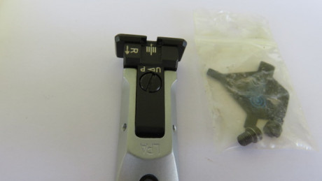 Vendo alza LPA en perfecto estado montada y desmontada sin uso para revolver S&W y sus complementos, 10