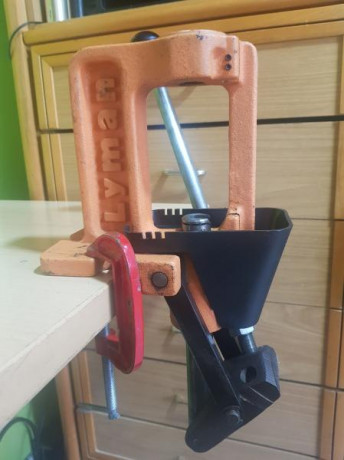 Vendo prensa LIMAN Crucher II 120 Euros  mas portes y regalo un empistonador de prensa LEE, muy robusta, 10