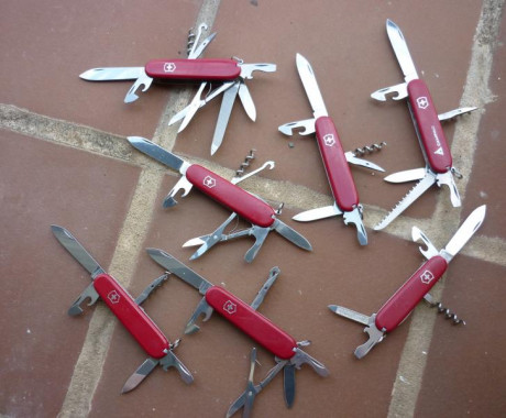 Vendo parte de mi colección de navajas Victorinox, algunas tienen un uso ligero, la mayoría de los útiles 01