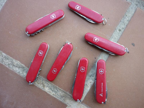 Vendo parte de mi colección de navajas Victorinox, algunas tienen un uso ligero, la mayoría de los útiles 00