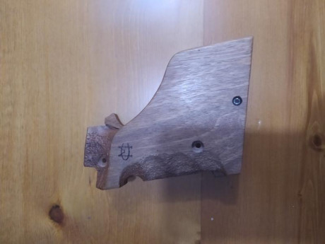 Se vende cacha anatómica marca Morini para pistola Beretta 92 fs prácticamente nueva .50€ 
Portes incluidos 00