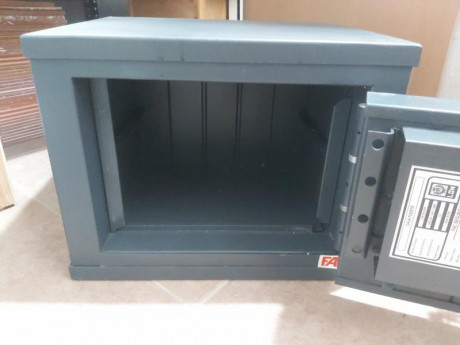 Hola.
El armero está homologado, aunque con la nueva normativa ya no se pude homologar como nuevo armero 00