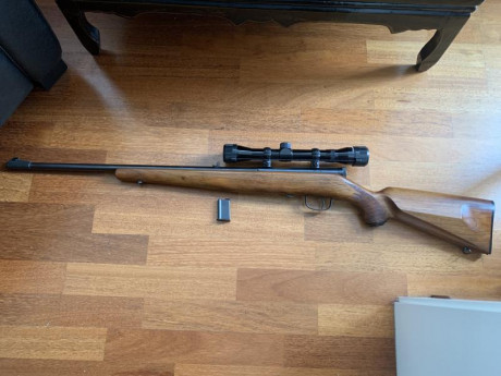 Se vende esta carabina TYROL 22lr. (Made in Austria) que funciona tiro a tiro o semiautomática y por lo 02