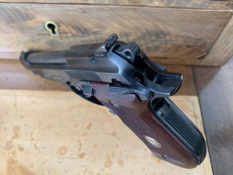 Se vende esta Beretta Cheetah 22lr en estado impecable (una de las pistolas preferidas del Mossad) con 01