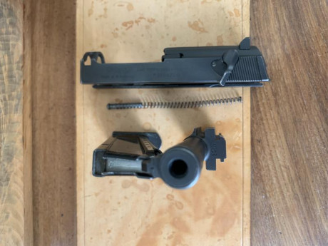 Se vende una pieza muy especial, un conversor del calibre 22lr. original Walther para cualquier P38 tanto 00